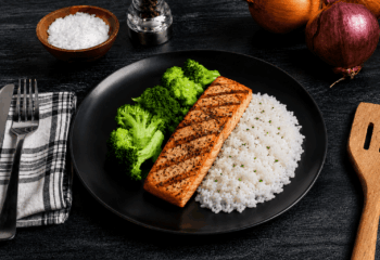 Salmon w/ Jasmine Rice & Broccoli Salmon w/ Jasmine Rice & Broccoli