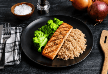 Salmon w/ Brown Rice & Broccoli Salmon w/ Brown Rice & Broccoli