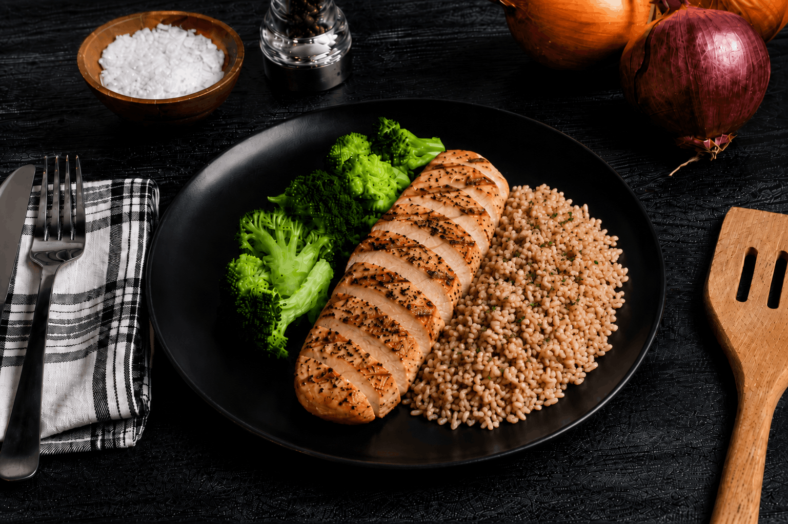 A tender, juicy chicken breast lightly seasoned and grilled to perfection, served with wholesome brown rice and fresh steamed broccoli. A clean, balanced meal packed with lean protein, fiber, and everyday nutrition.