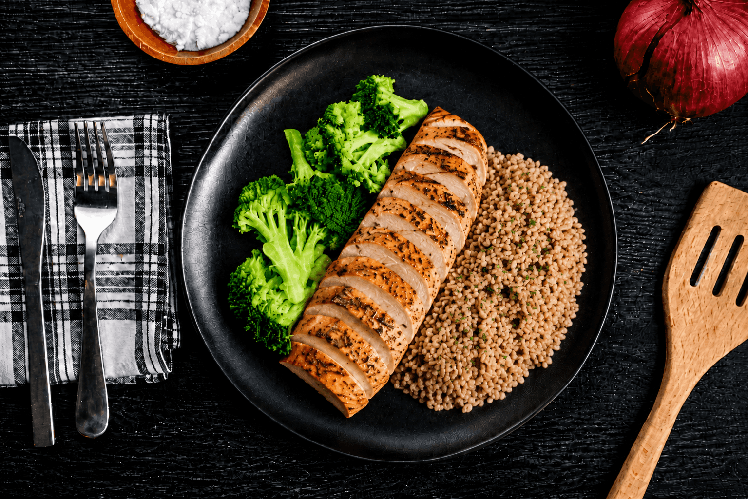 A tender, juicy chicken breast lightly seasoned and grilled to perfection, served with wholesome brown rice and fresh steamed broccoli. A clean, balanced meal packed with lean protein, fiber, and everyday nutrition.